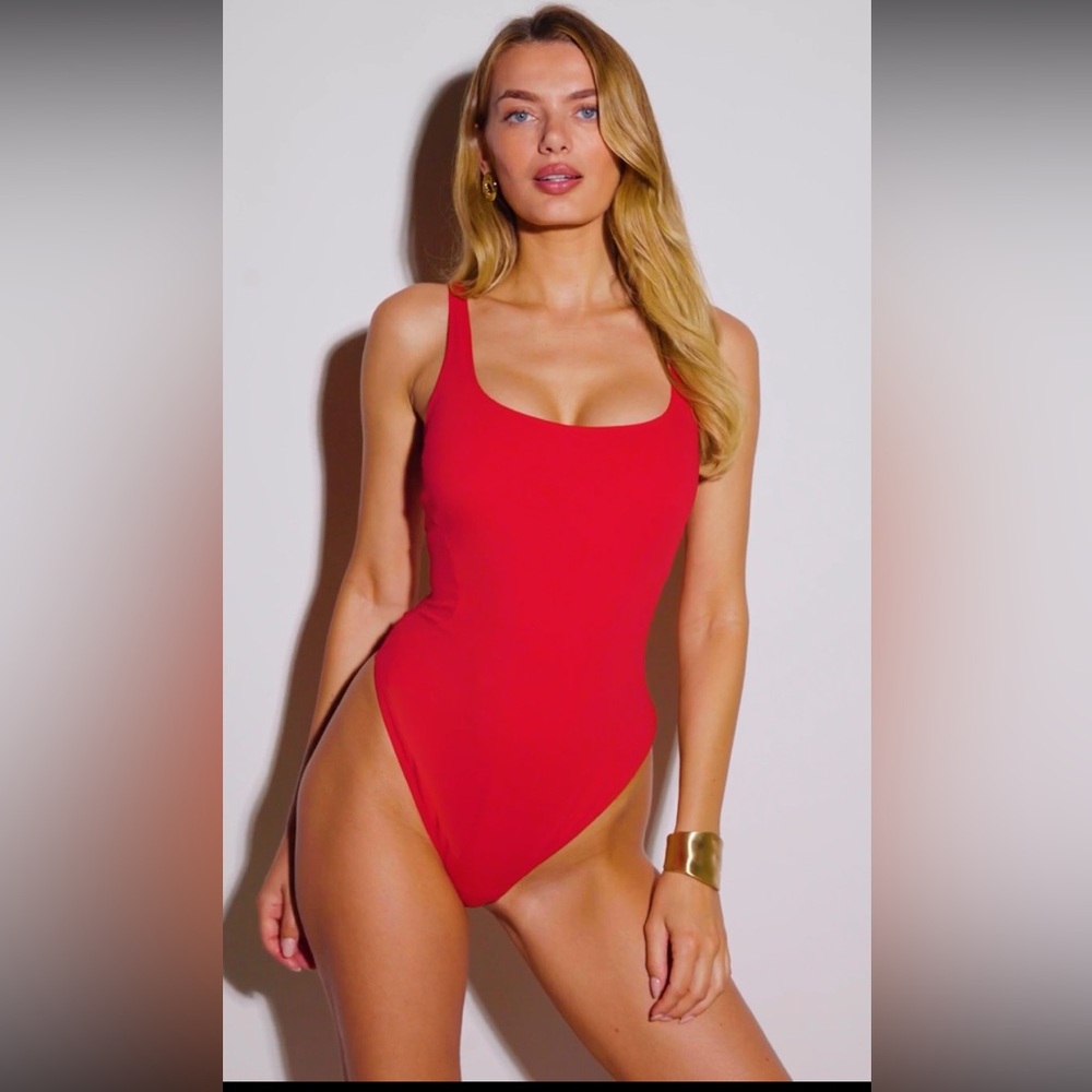 NWT Ta3 Hi Cut Pammy Red BayWatch One-Piece Swimsuit Women’s Size XS UPF 50+
